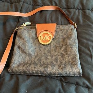 small Michael kors crossbody bag lightly used